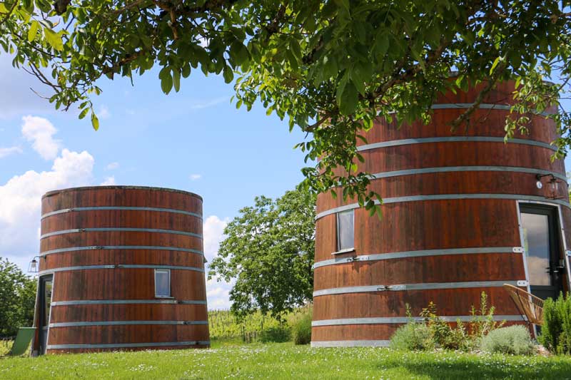 nuit insolite dans un foudre au milieu des vignes!