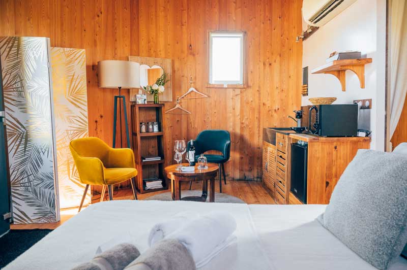 nuit insolite dans un foudre au milieu des vignes!